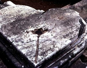 Heart-shaped column base, Philippi